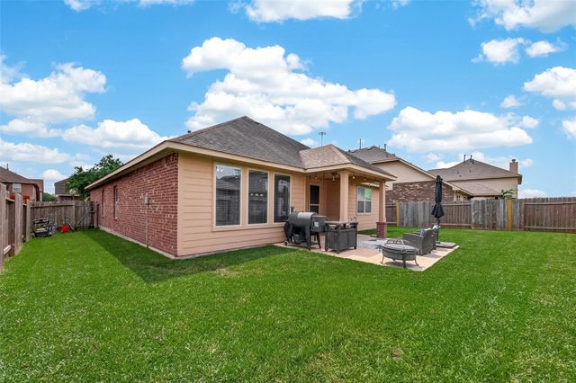106 Bogey Circle, La Porte, TX 77571