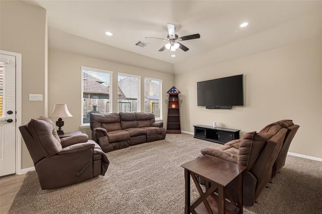 106 Bogey Circle, La Porte, TX 77571