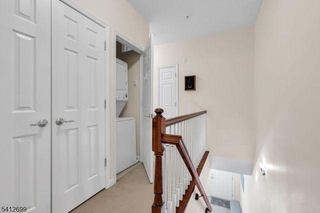 17 Jasmine Ln, Garfield City, NJ 07026