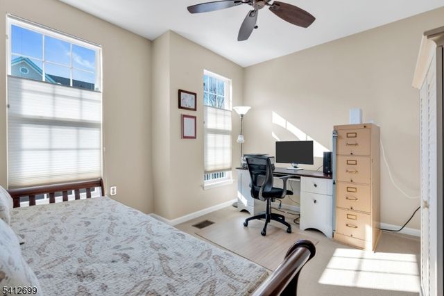 17 Jasmine Ln, Garfield City, NJ 07026