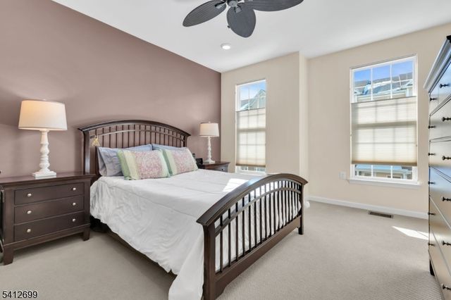 17 Jasmine Ln, Garfield City, NJ 07026