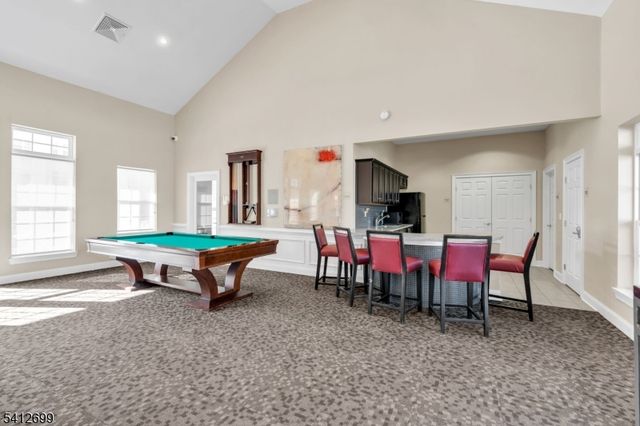 17 Jasmine Ln, Garfield City, NJ 07026