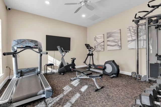 17 Jasmine Ln, Garfield City, NJ 07026