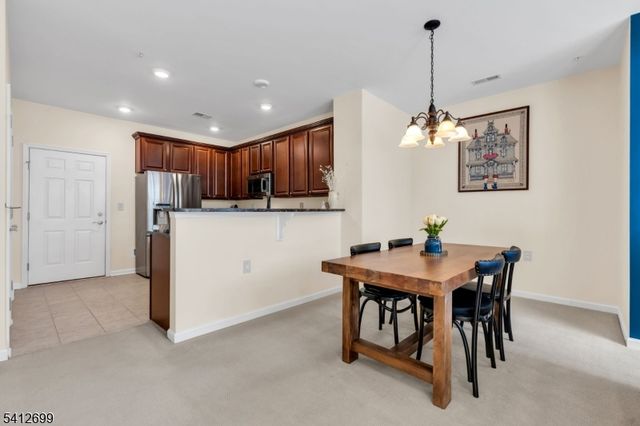 17 Jasmine Ln, Garfield City, NJ 07026