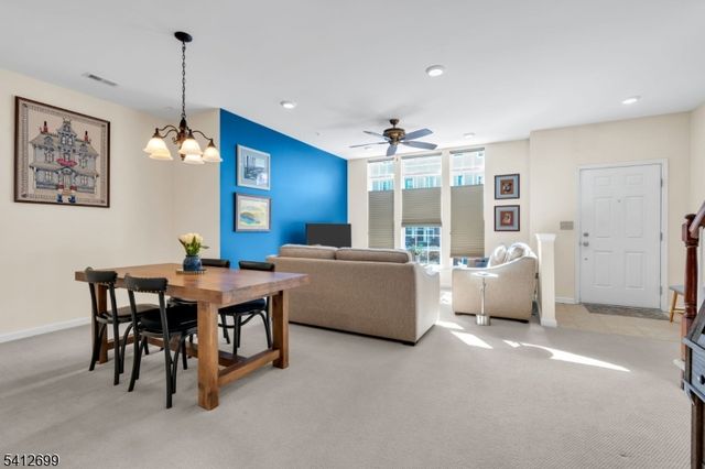 17 Jasmine Ln, Garfield City, NJ 07026