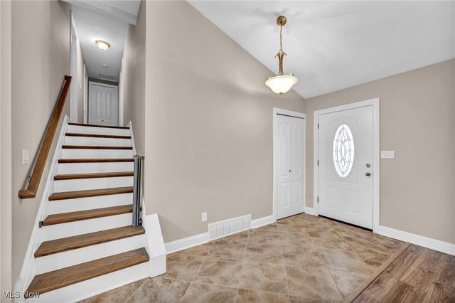 32194 N Roundhead Drive, Solon, OH 44139