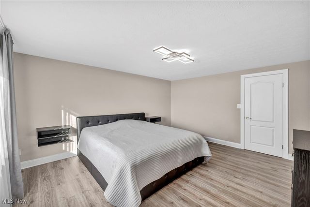 32194 N Roundhead Drive, Solon, OH 44139