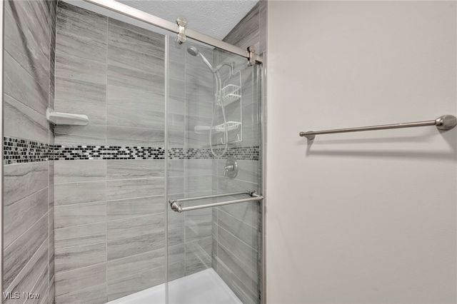 32194 N Roundhead Drive, Solon, OH 44139