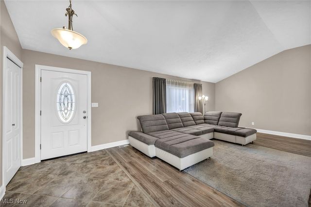 32194 N Roundhead Drive, Solon, OH 44139