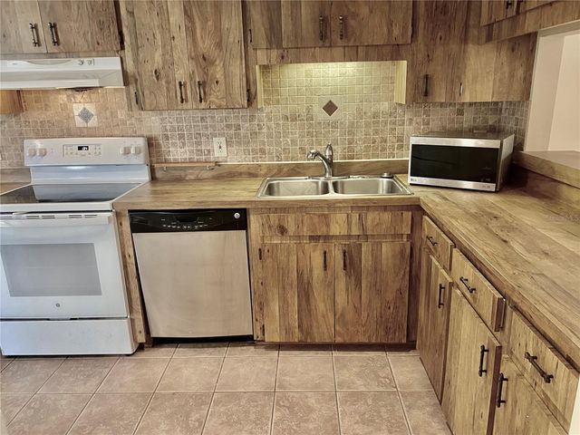 1403 PYLEWOOD STREET 1403, Fern Park, FL 32730