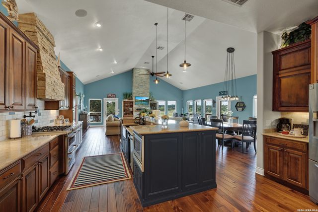 2611 Westview, Canyon Lake, TX 78133