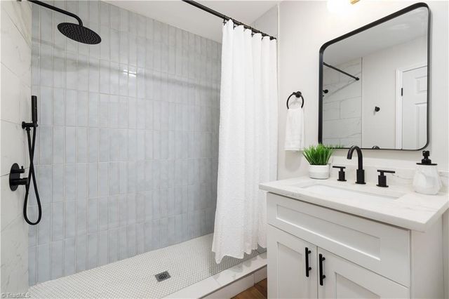 252 Lucerne NW Lane, Winston-salem, NC 27104