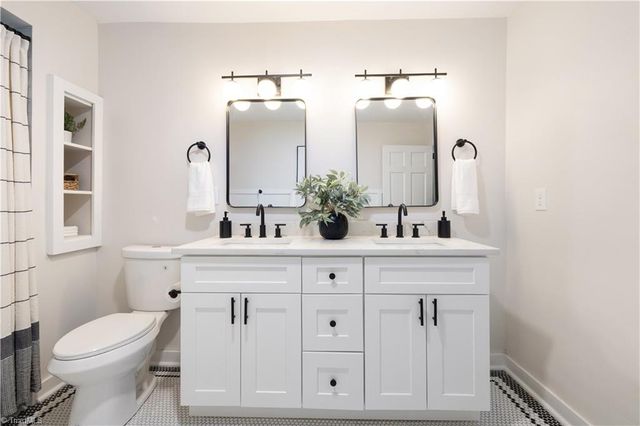 252 Lucerne NW Lane, Winston-salem, NC 27104