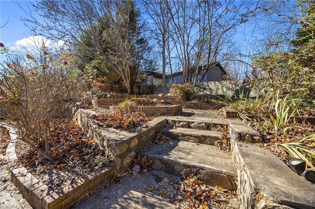 252 Lucerne NW Lane, Winston-salem, NC 27104