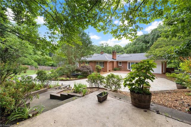 252 Lucerne NW Lane, Winston-salem, NC 27104