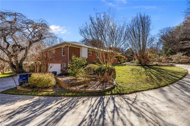 252 Lucerne NW Lane, Winston-salem, NC 27104