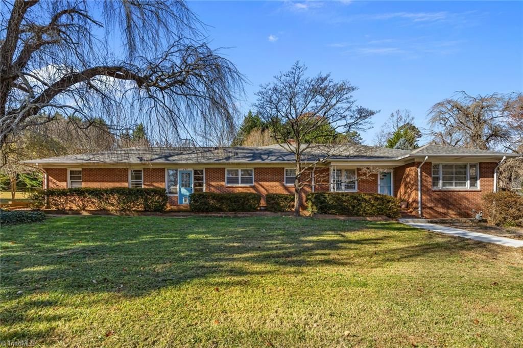 252 Lucerne NW Lane, Winston-salem, NC 27104