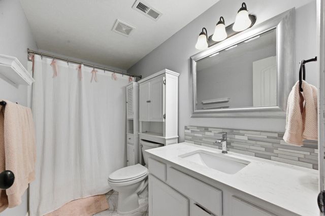 13905 W Taylor Cir, Wichita, KS 67235