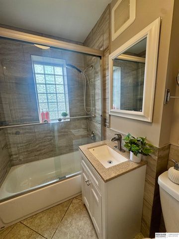 122-124 N 30th Street, Omaha, NE 68131