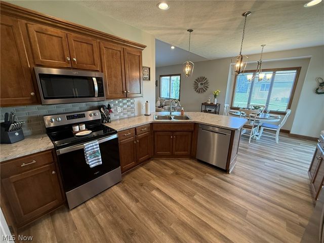 1163 Pine Bluff Drive NE, New Philadelphia, OH 44663