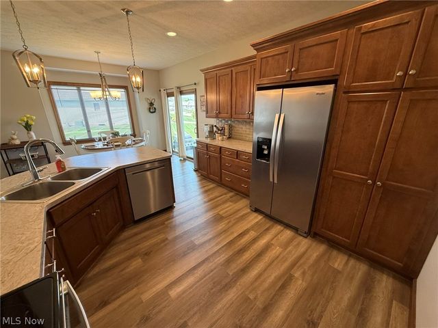1163 Pine Bluff Drive NE, New Philadelphia, OH 44663