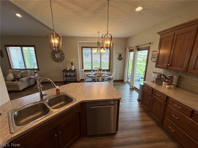 1163 Pine Bluff Drive NE, New Philadelphia, OH 44663