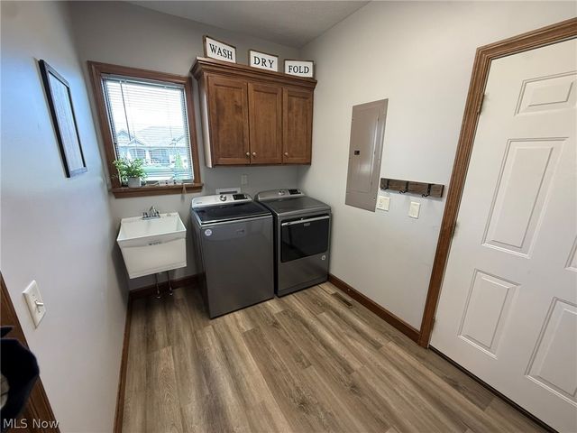 1163 Pine Bluff Drive NE, New Philadelphia, OH 44663