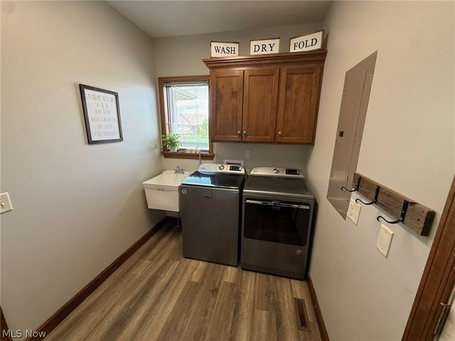 1163 Pine Bluff Drive NE, New Philadelphia, OH 44663