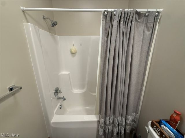 1163 Pine Bluff Drive NE, New Philadelphia, OH 44663