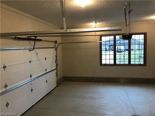 1163 Pine Bluff Drive NE, New Philadelphia, OH 44663