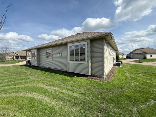 1163 Pine Bluff Drive NE, New Philadelphia, OH 44663