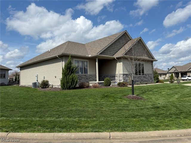 1163 Pine Bluff Drive NE, New Philadelphia, OH 44663