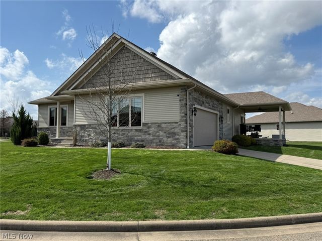 1163 Pine Bluff Drive NE, New Philadelphia, OH 44663