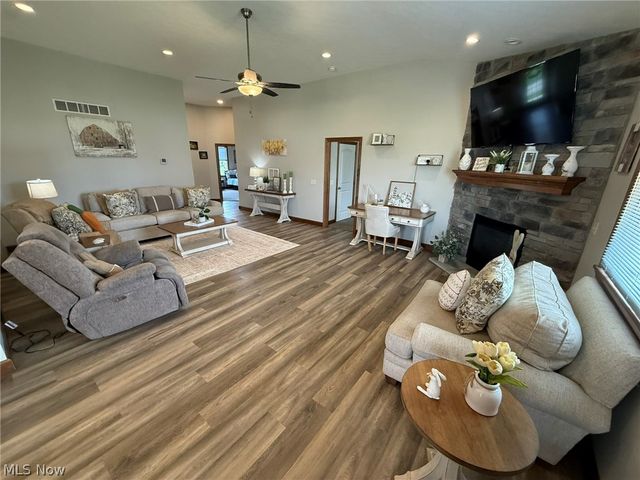 1163 Pine Bluff Drive NE, New Philadelphia, OH 44663