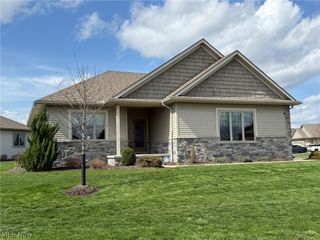 1163 Pine Bluff Drive NE, New Philadelphia, OH 44663