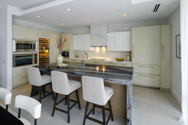 2408 Victory Park Lane 1039, Dallas, TX 75219