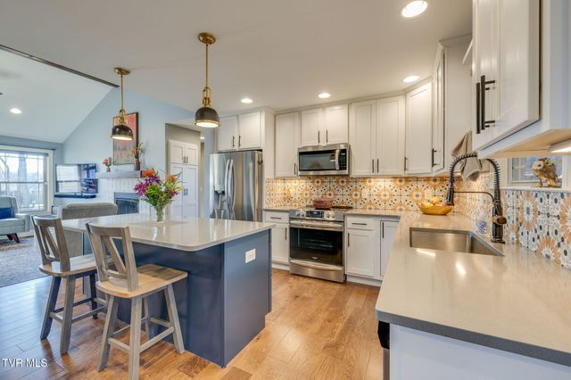 136 Roy Phillips Road, Jonesborough, TN 37659