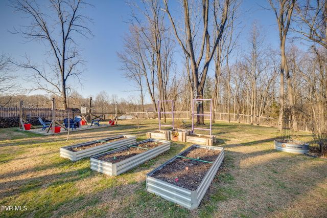 136 Roy Phillips Road, Jonesborough, TN 37659