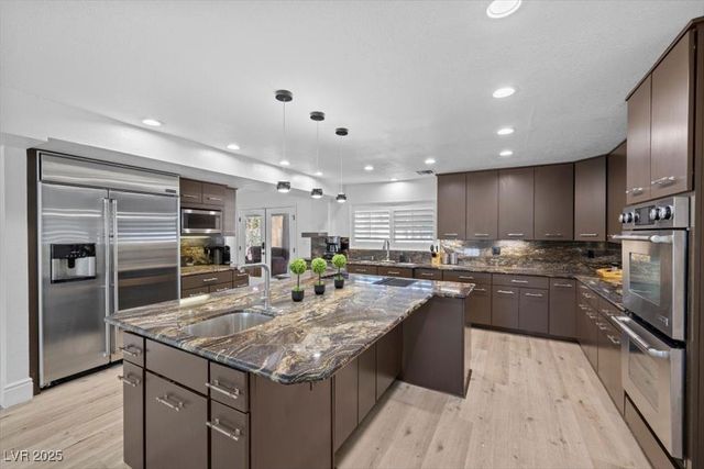 1695 Montessouri Street, Las Vegas, NV 89117