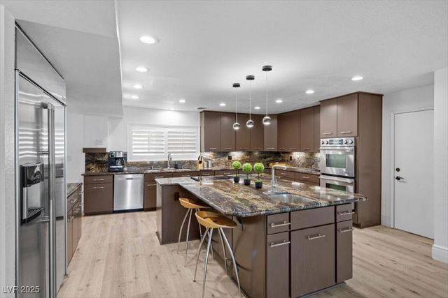 1695 Montessouri Street, Las Vegas, NV 89117