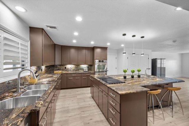 1695 Montessouri Street, Las Vegas, NV 89117