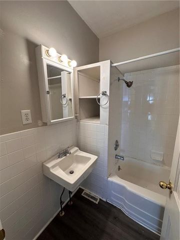 4528 Fairmount Avenue, Kansas City, MO 64111