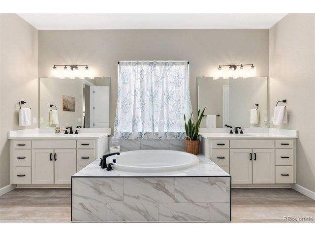 24663 E 36th Ave, Aurora, CO 80019