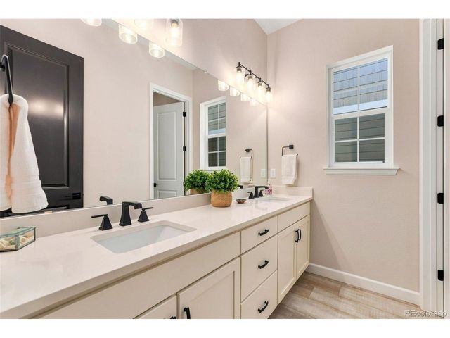 24663 E 36th Ave, Aurora, CO 80019