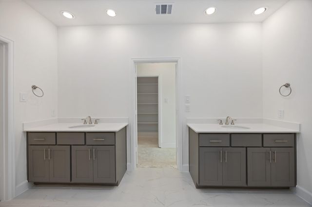 1125 E 24th Street, Houston, TX 77009