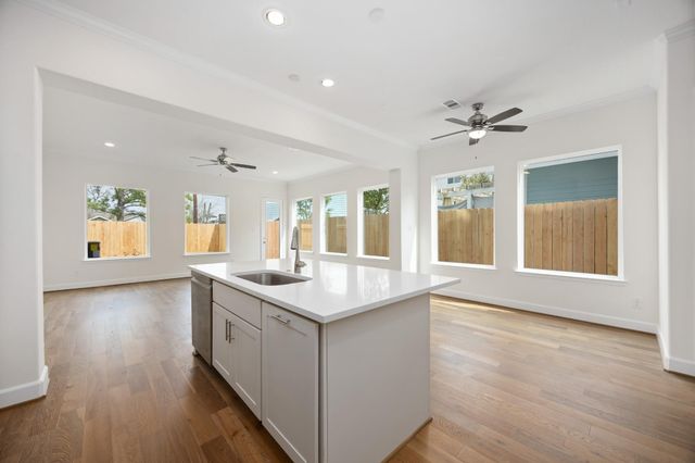 1125 E 24th Street, Houston, TX 77009