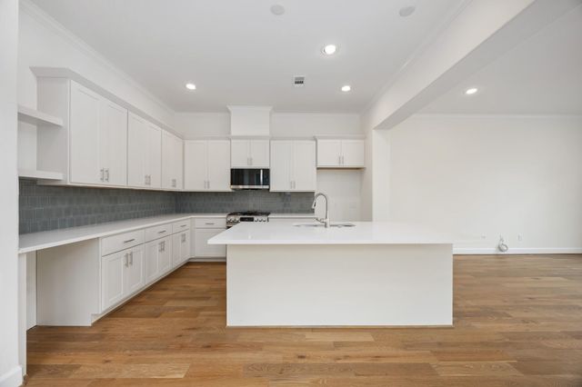 1125 E 24th Street, Houston, TX 77009