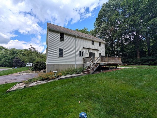 2 Nutfield Dr, Londonderry, NH 03053