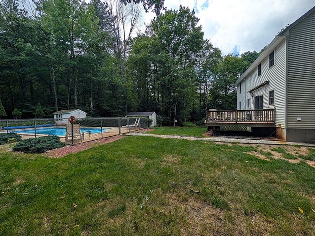 2 Nutfield Dr, Londonderry, NH 03053