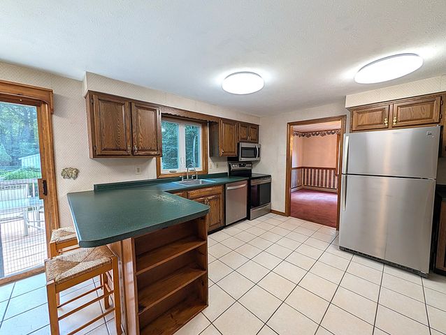 2 Nutfield Dr, Londonderry, NH 03053